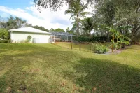 🍹🌞 Paradise Retreat! Heated Pool, Near Beaches!