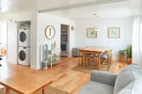 Boutique Style 2 Bedroom Apartment w/pool