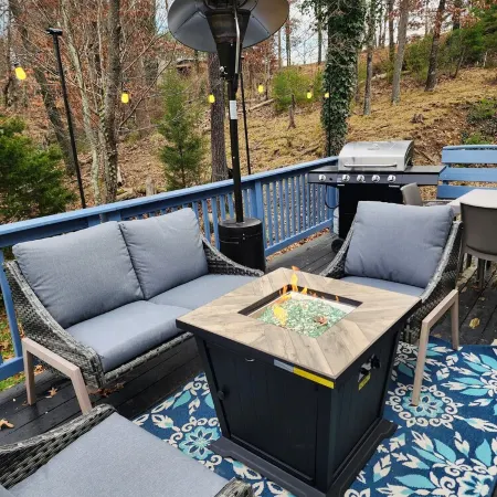 Beautiful Renovated Lake Cottage in SW County and only minutes from Downtown!
