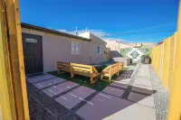 "Sage Suite ArnoTriplex! Hot Tub+Pet Friendly!