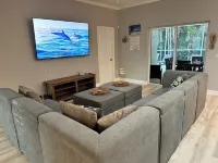 Private Heated Pool & Beach House: 3 King Beds , TVs throughout, 1000mbps WiFi