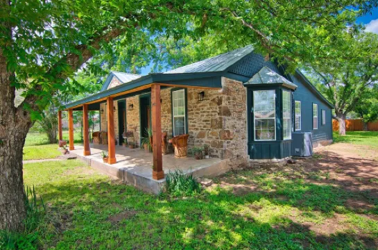 Robin Ave. House Hotels in Mason County