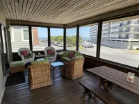 Beach Block 4 bedroom home