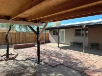 Great conveniently located home. Near mall and many restaurants.