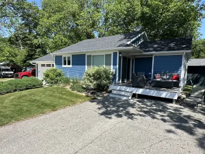 Cozy remodeled home in Ventura Heights a block from Clear Lake Hotels near McIntosh Woods State Park