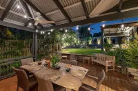 "Summer Salt Sunshine + Pets & HEATED POOL 150m to the beach!