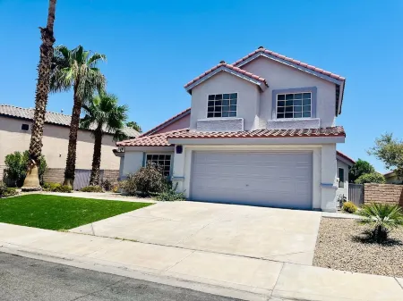 Spacious 4Bdr Entire Home with Pool & Spa, Outdoor Dining & 40’ RV Parking. Отели рядом с достопримечательностью «Парк Кларк Уэтлендс»