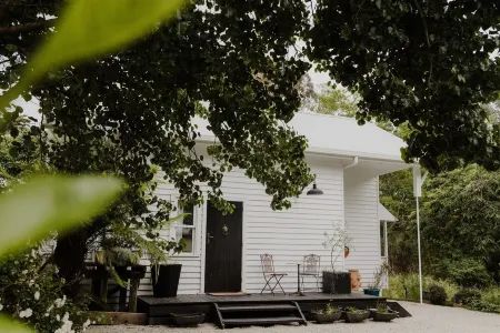 Countryside Retreat with Cosy Fireside Bath
