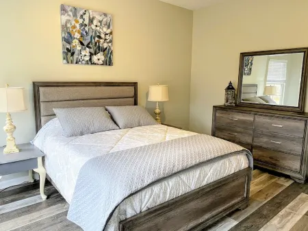 Cozy Creekwood Cottage