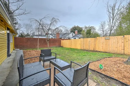 Buttercup Cottage close to downtown Hendersonville fully fenced all pets welcome