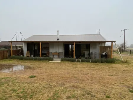 Q1 on Crestview, Adorable 1 Bedroom Farm Stay Cabin