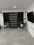 Gold Coast Comfort – Stylish 1-Bedroom Retreat Near Beaches, Cafés & Lake