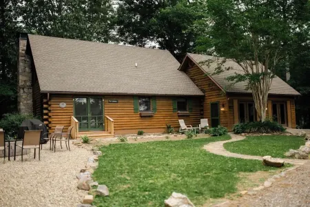 The Lodge at Hawthorn Haven