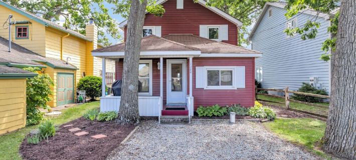 Waterfront lake cottage on gorgeous Clark Lake in Jackson! 4 bedrooms, sleeps 10 Hotéis em Jackson County