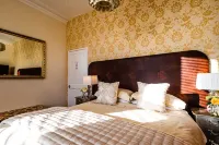 Barford House - Front Self-Catering Apartment Southport