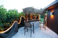 House with Patio, Caribbean Hot-Tub & Tiki Bar. Pet Friendly. No Cleaning Charge