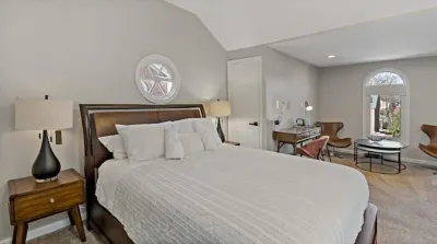 Steps to All Attractions Hotels in Ballston