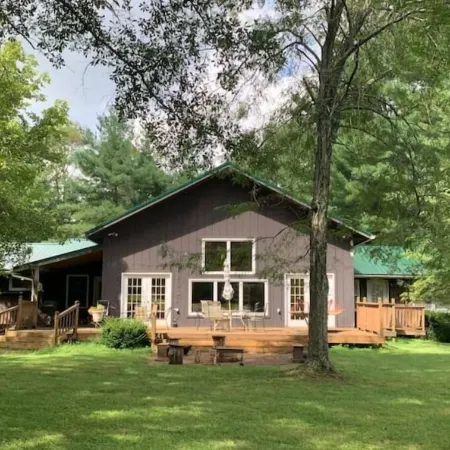 Spacious Lake Escape Near Conley Bottom