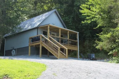 Stylish Cabin 4Mins Away from Cumberland Lake!