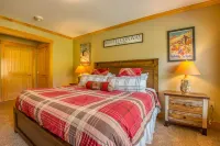 Year Round Luxury Slopeside Mountain Retreat  @ Cranmore, North Conway