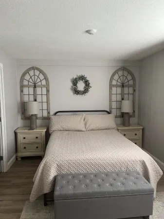 Adorable, updated condo.  Walk to Weirs Beach. Near Bank of N.H.Pavilion.