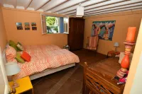 Villa in Royan Park, 15 pers. - 200m from beach - 400m from shops/station.