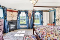 Sparkle on the Rocks is a Sanctuary of Comfort and Artistic Inspiration