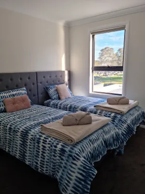 Less than 5min drive to the beach,  fishing, snorkelling, restaurants, shop etc