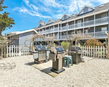 *3rd to Beach*Beautiful*Clean*Victorian, *Across Veterans Prk*Beach Haven Hotels in Beach Haven