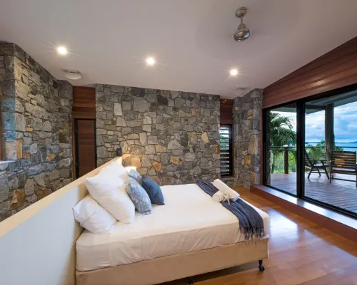 Private Stone House Hotels in Cannonvale