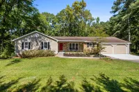 WHOLE Home with BASEMENT on 3 Acres Hotels near Lost Mountain Park