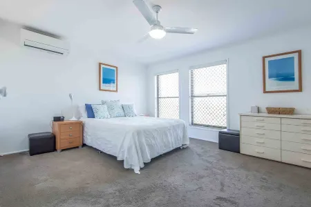 Sunrise Holiday Home - Space, Style, Comfort & Heated Pool