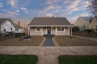 DT lodi 2 bedroom cottage with tranquil backyard Hotels in Lodi