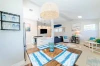 The Swell 2 BR Cottage with Parking 1 mile from Beaches