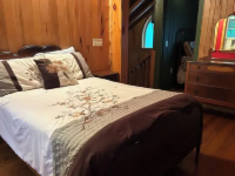 Cabin on the North Country Trail and close to the Clarion River. Open all Year.