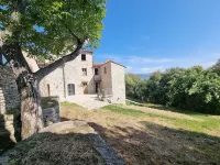 The Domo farmhouse and its ancient charm モンスンマーノ・テルメのホテル