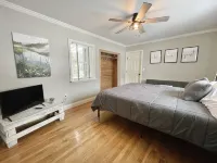 Comfort Elevated • Hot Tub • King Suite • Direct Trail Access • in Town • WiFi