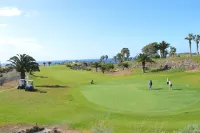 Beautiful apartment. 2 ch., sea view, south-facing terrace, swimming pool, the sea 5 minutes away.