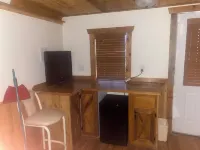 Cozy cabin with 1 bedroom and WiFi, AC in pleasant Oakley
