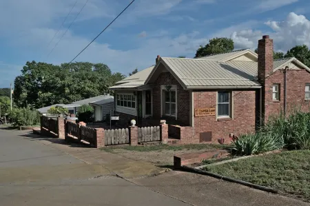 T's Fish Camp--Crappie Are Biting—Sleeps up to Six