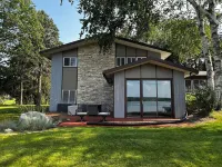 Lake Home perfect for families in a quiet Lake Antoine neighborhood. Hotels in Iron Mountain