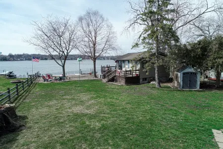 Mineola Manor Lake House