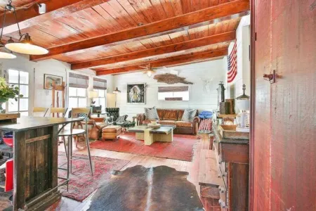 Cozy Cottage Nestled on Waters Edge