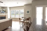 Sophisticated Golf Community Townhouse!–3442