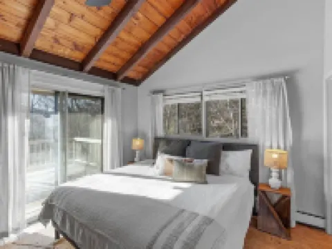 Lake Winni and Gunstock Ski Views Hotels in Gilford