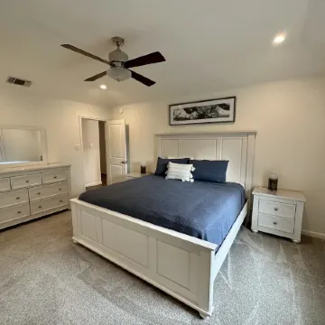 Central, Familial, w/ GAME Room, FIRE Pit, KING Bed ★ 4.6 mi from DFW Airport+