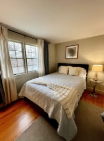 PRIVATE LARGE UPDATED HOME , MINUTES AWAY FROM WINERIES AND BEACHES 이스트 팰머스 호텔