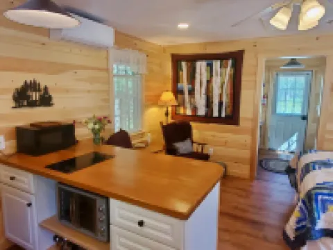 Cozy Cabin By The Pond, Sleeps 2