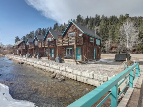 In Town Riverfront! Hotels in Red River