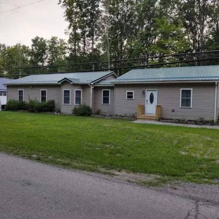 GOTL Quiet Family Cottage: ctrl HVAC, kitchen, spa shower, jetted bath,14 guests